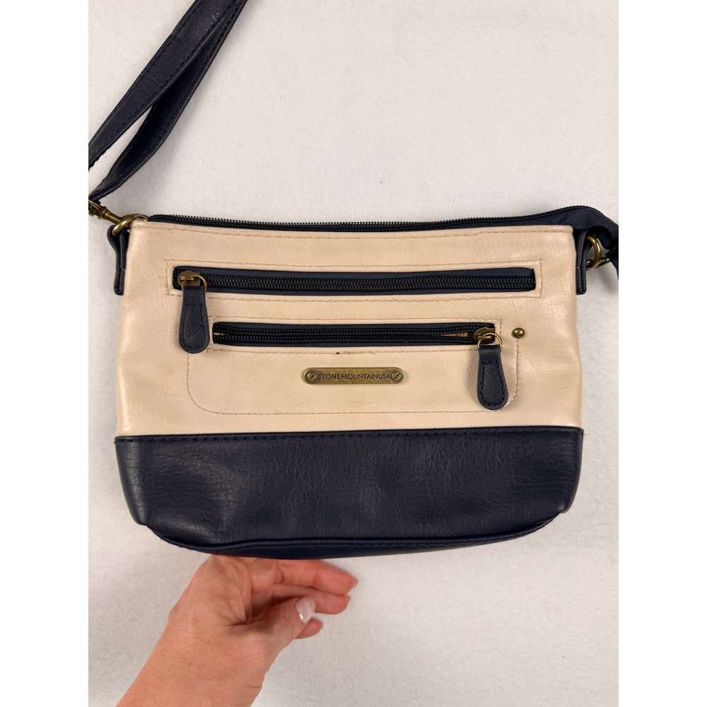 Stone Mountain USA Navy Cream Bonded Leather Crossbody Bag 9AS918-1